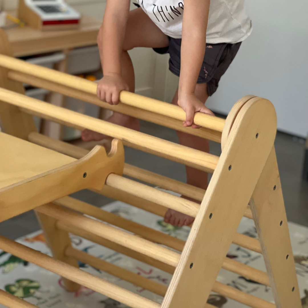 Toddler climbing: the benefits of climbing
