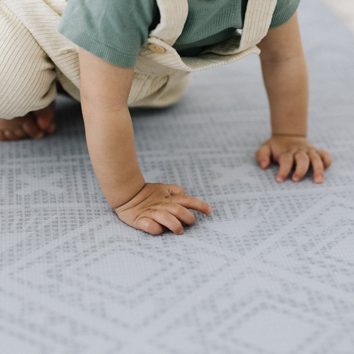 grey rug detailed baby playmat